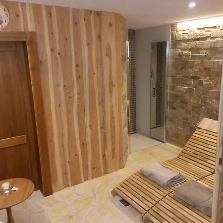 Na Skle Malovane بيت للعطل